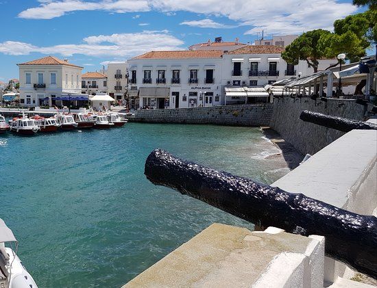 Άγαλμα της Μπουμπουλίνας