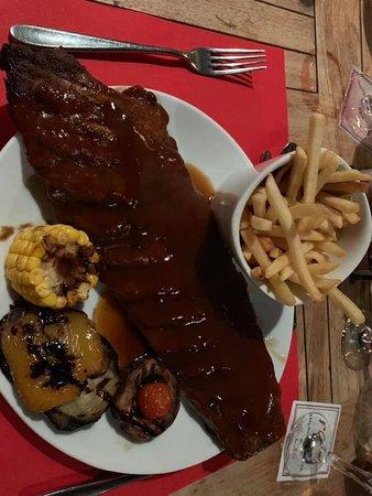 Reef American Grill & Sports Bar